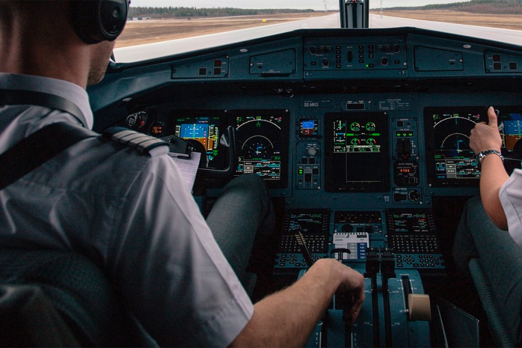 Imagen de una cabina de avión comercial