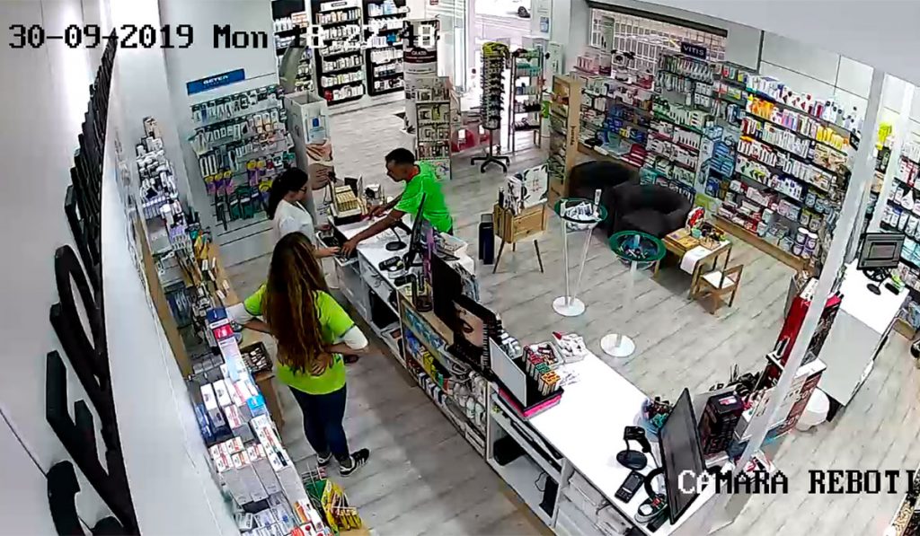 Así robaron a punta de cuchillo en una farmacia de Los Realejos