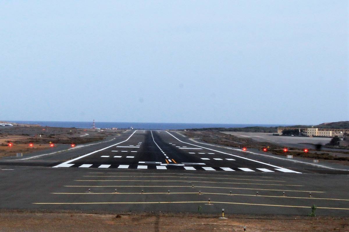 Finalizan los trabajos de mantenimiento en una de las pistas de vuelo del Aeropuerto de Gran Canaria