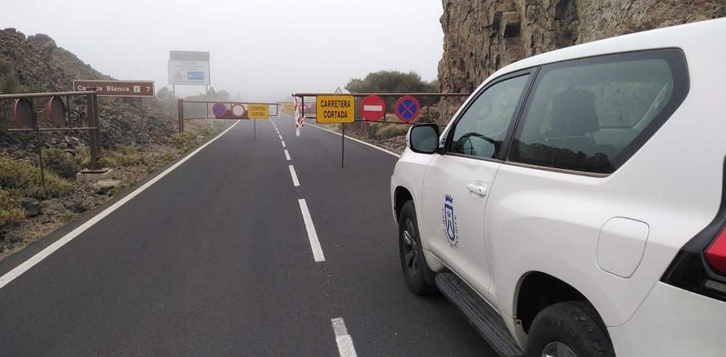 Corte de tráfico en carretera de acceso al Teide