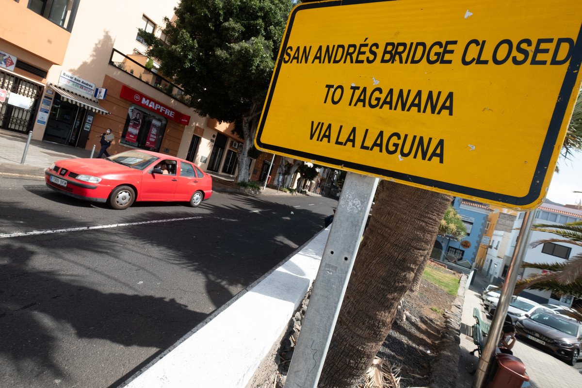 El polémico cartel está ubicado en la vía de San Andrés que permitía llegar a Anaga. FRAN PALLERO