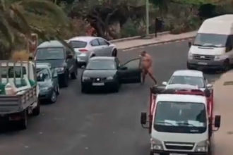 Hombre golpea coches en Las Palmas