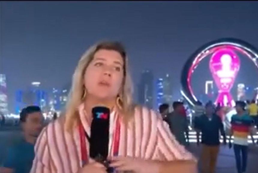 Roban en directo a una periodista en Qatar y la policía le pregunta cómo quiere que lo castiguen