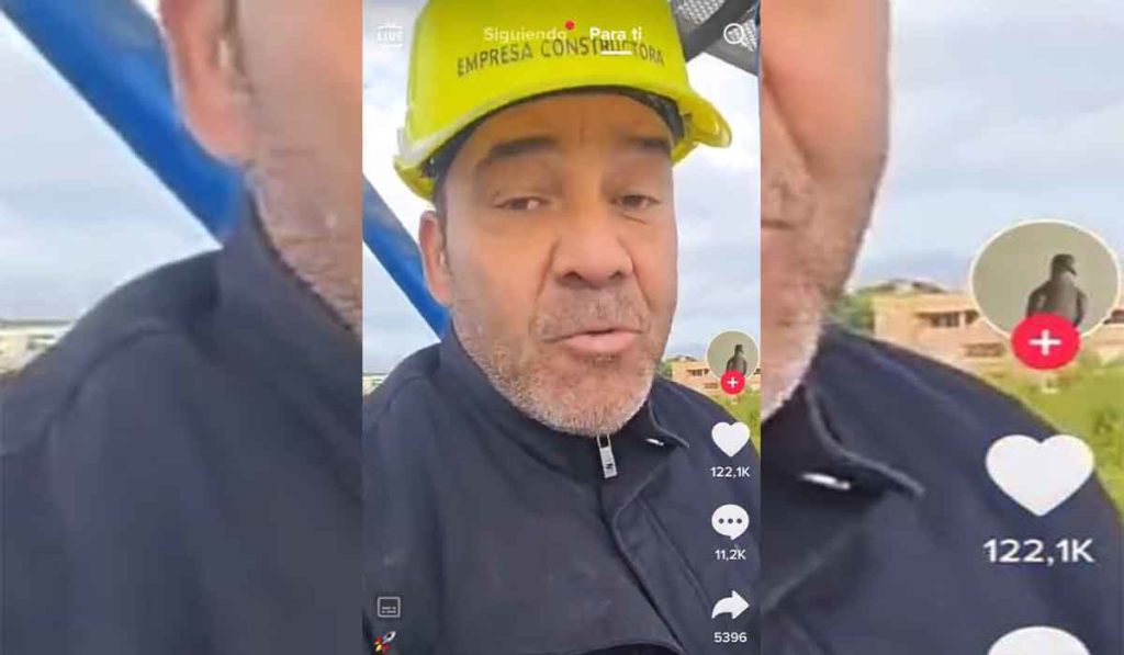 Un trabajador español se encarama a una grúa "hasta que le paguen las horas extras"