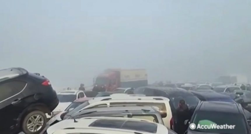 Accidente con 200 coches implicados por culpa de la niebla