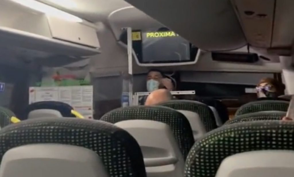Captura de la discusión en la guagua.
