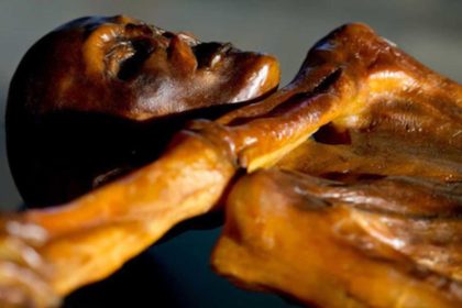 La momia de Ötzi, el Hombre de Hielo, de 5.000 años de antigüedad, tenía 61 tatuajes conservados en su cuerpo