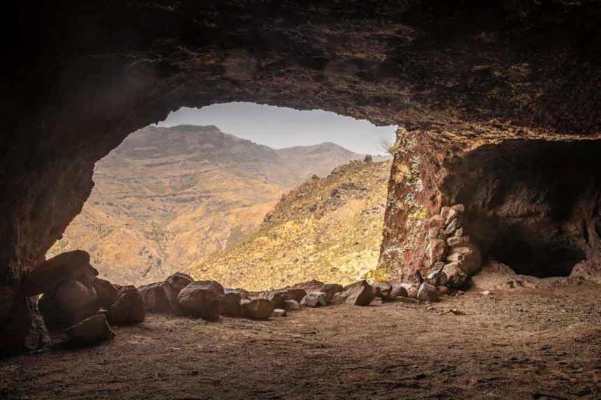 Restos indígenas encontrados en una cueva de Canarias