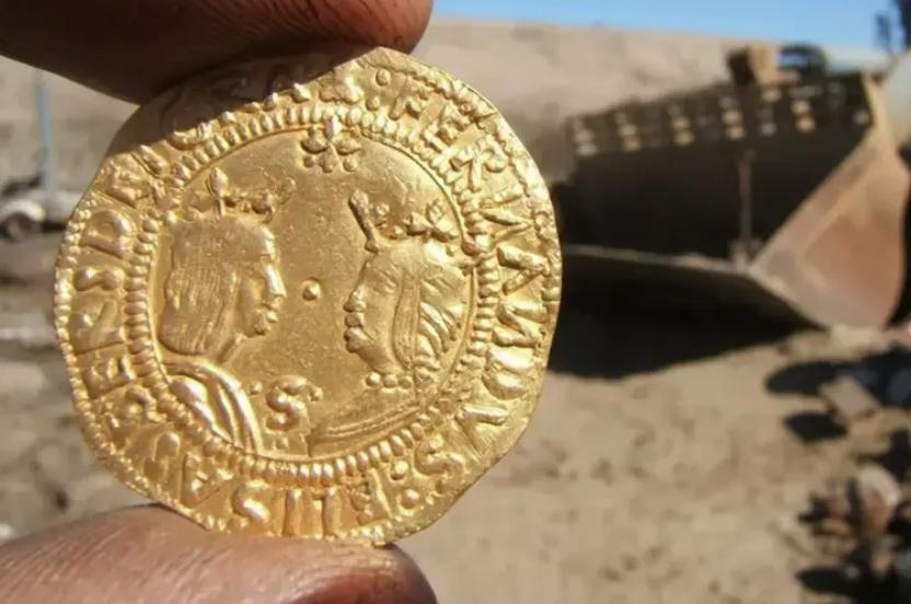naufragio monedas oro desierto