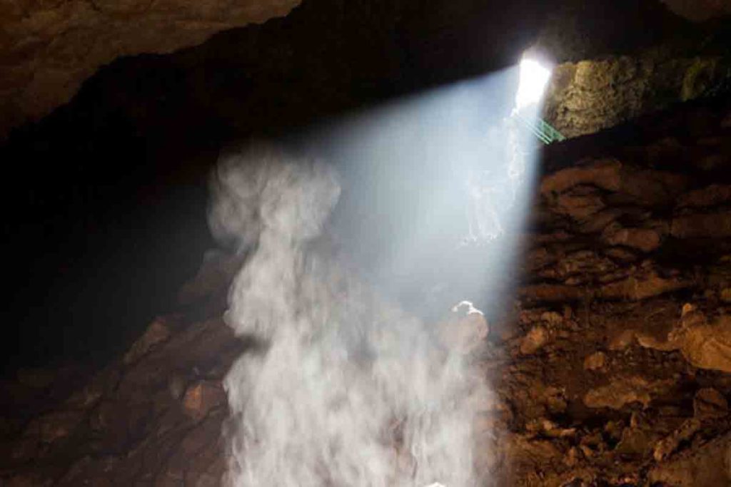 Cueva descubierta por arqueólogos