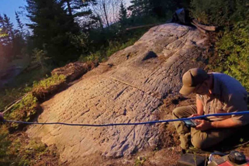 Descubrimiento runas arqueólogos investigadores