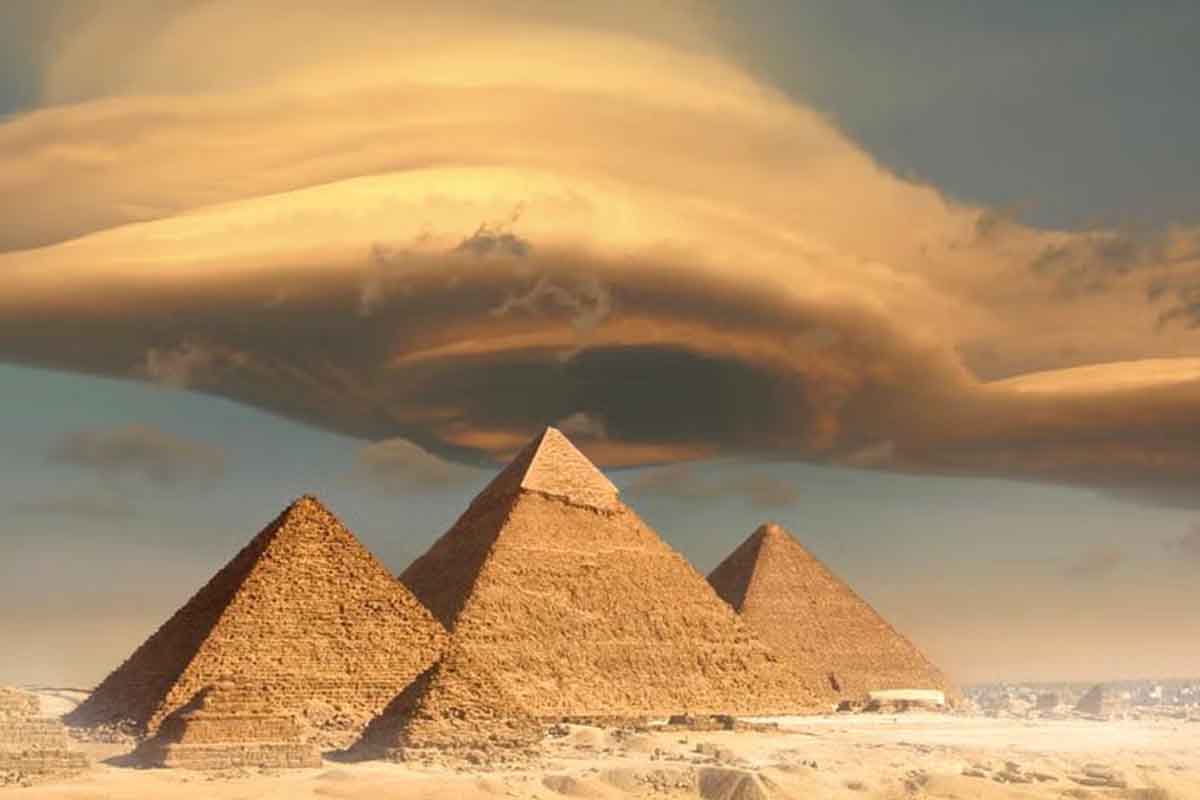 Pirámide de Guiza arqueólogos descubrimiento
