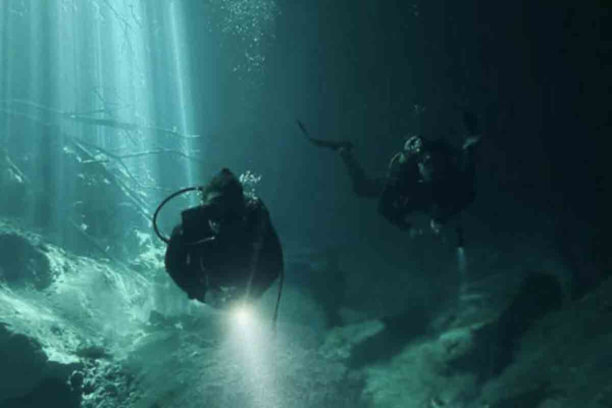 Carretera descubrimiento arqueólogos océano