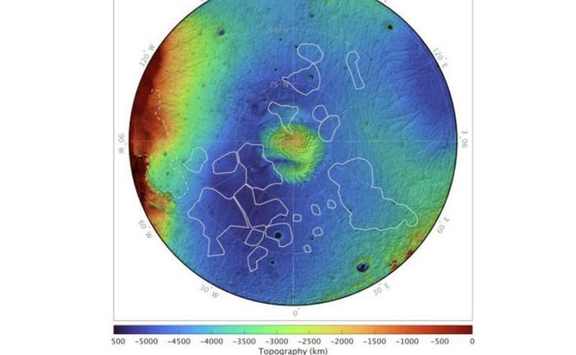 Curiosamente, no hay señales de las estructuras profundas en la superficie, lo que sugiere que podrían no ser el resultado de impactadores ((Root et al.))NASA