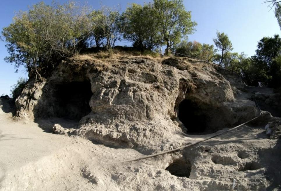 Cueva descubierta por los arqueólogos - SCIENCIE
