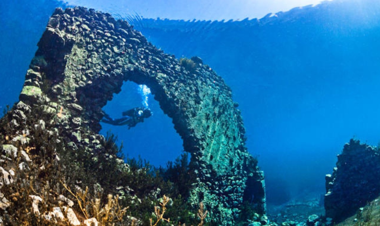 Arqueólogos descubren estructuras megalíticas sumergidas frente a la costa de Bretaña con más de 7.000 años de antigüedad