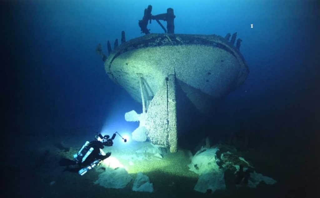 Imagen submarina del barco Lac La Belle encontrado por arqueólogos en el lago Michigan tras más de 150 años hundido y sorprendentemente intacto.