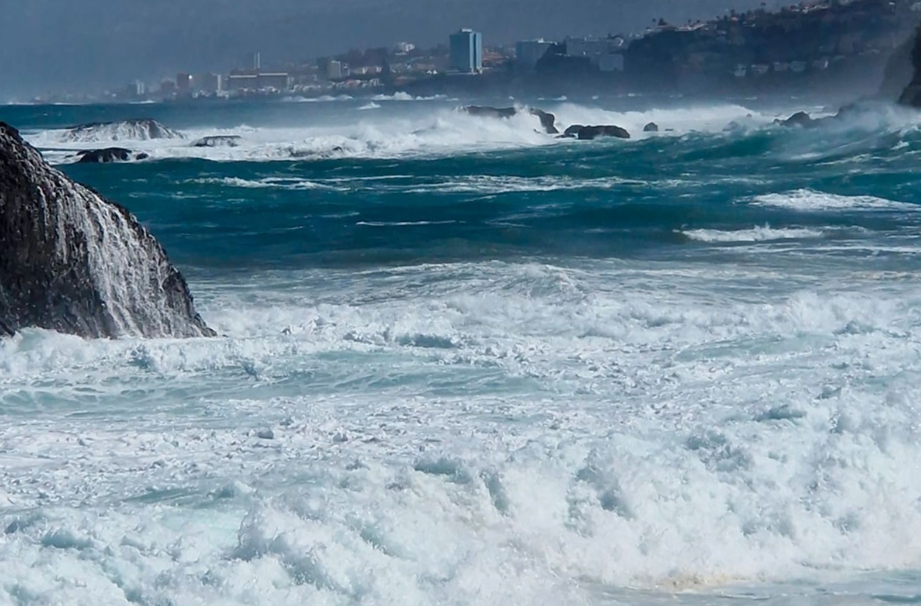 Costa y cumbres de Canarias con fuerte viento, mar alterada y presencia de calima durante una jornada bajo aviso amarillo por rachas intensas
