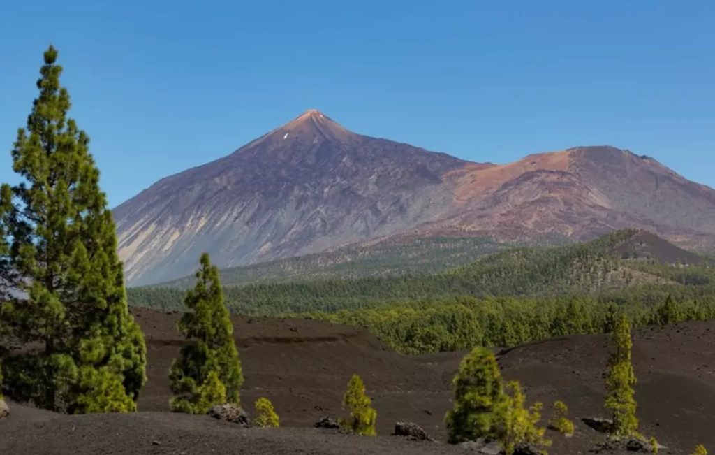 Vista aérea del Teide en Tenerife y su flanco noroeste en Canarias, zona identificada como de mayor probabilidad eruptiva según el plan insular PAIV