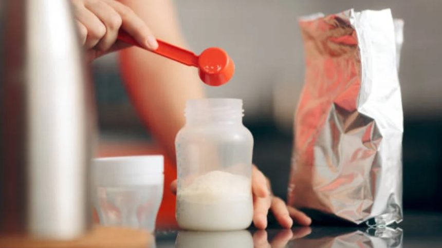 Alerta por cereulida en leche de fórmula infantil tras detectar posibles casos de intoxicación en bebés y retirada preventiva de productos en España y Europa.