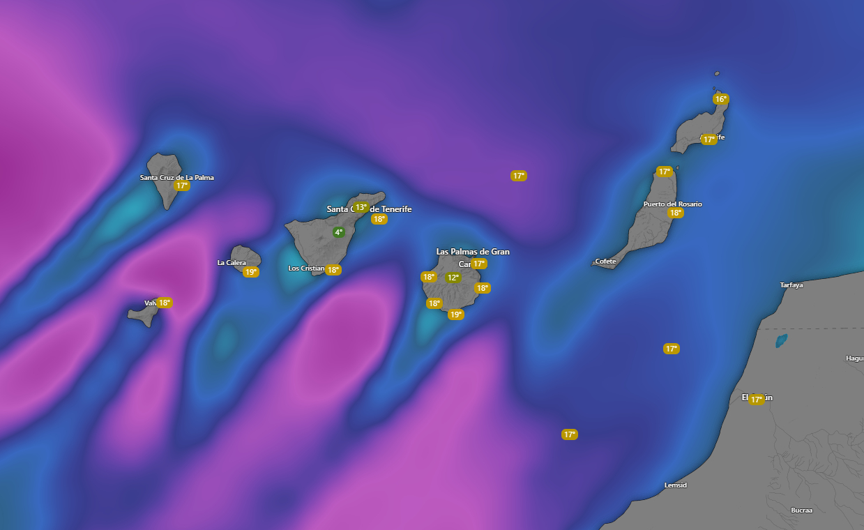Cielo nuboso sobre las islas Canarias con viento y nubes asociado al cambio de tiempo previsto por AEMET con lluvias débiles y descenso de temperaturas.