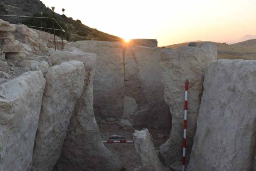 Dolmen prehistórico descubierto en Málaga con losas megalíticas de más de dos metros descubierta por los arqueólogos