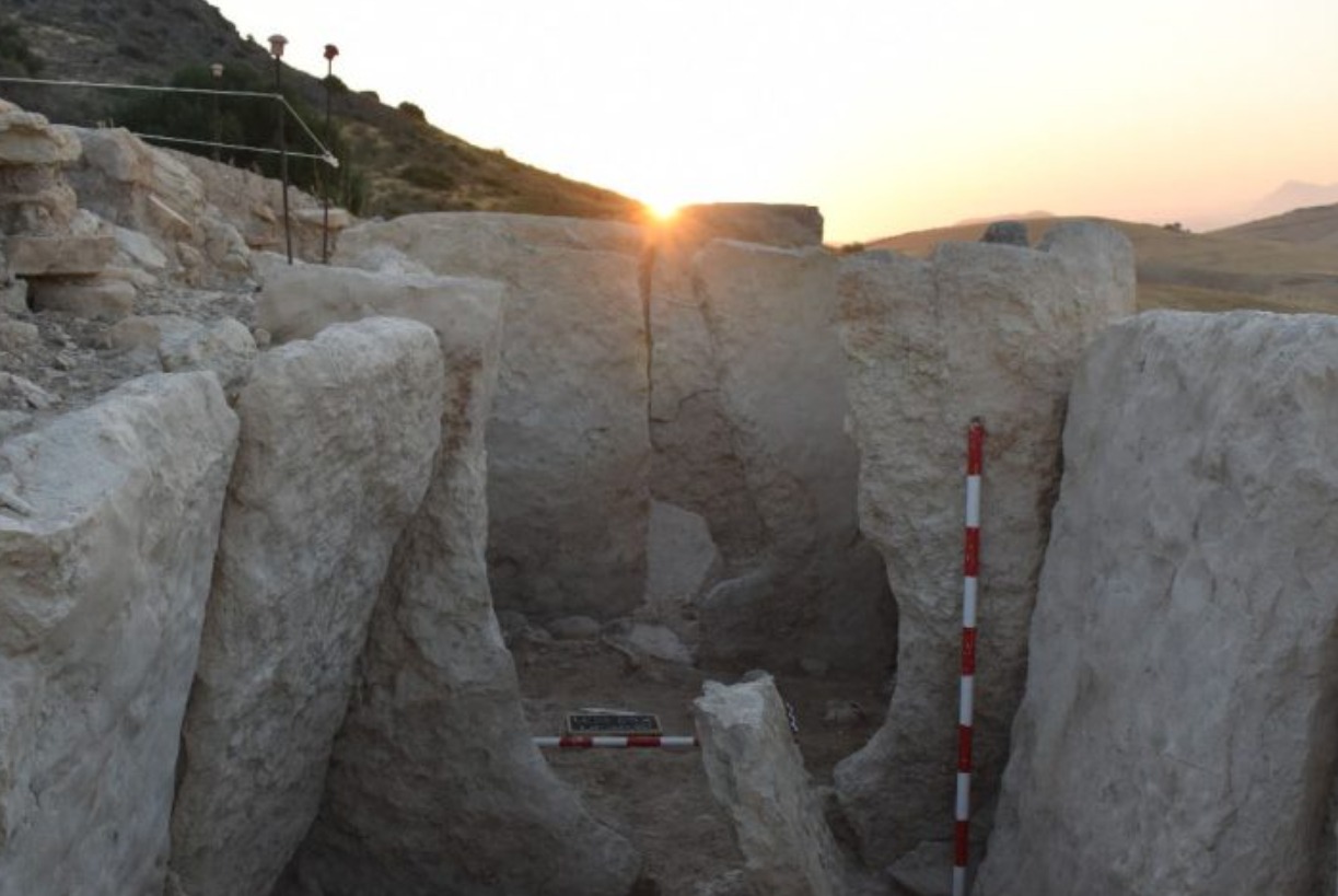 Dolmen prehistórico descubierto en Málaga con losas megalíticas de más de dos metros descubierta por los arqueólogos