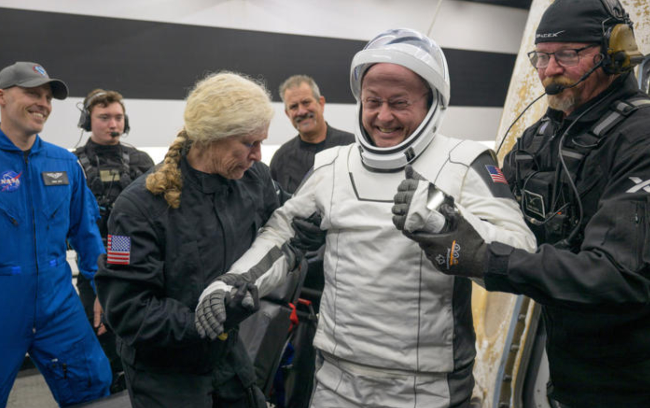 Astronauta en la Estación Espacial Internacional durante una misión tras incidente médico investigado por la NASA