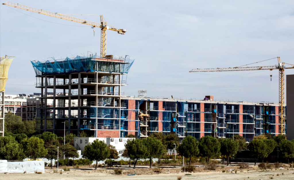 Edificio de viviendas en Canarias donde el Gobierno autonómico quiere movilizar pisos vacíos hacia el mercado de alquiler asequible con precios un 30 por ciento por debajo del mercado a través de la nueva Bolsa Activa de Vivienda