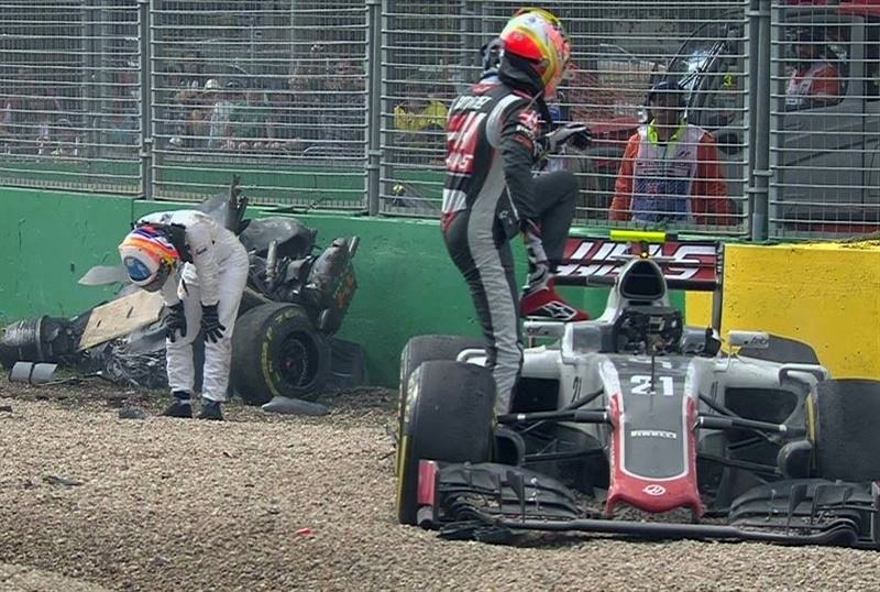 Esteban Gutiérrez (Haas) Fernando Alonso accidente 