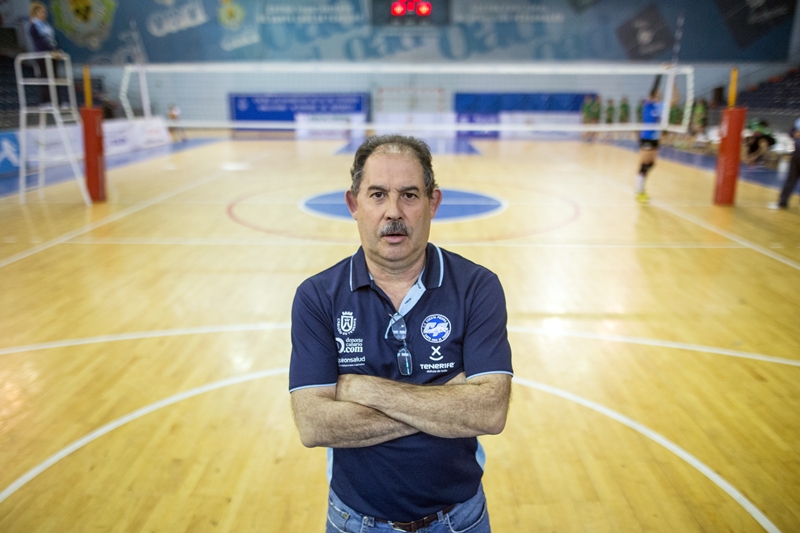 Lolo Cabrera puede volver dirigir un equipo en la élite del voleibol femenino casi 20 años después. | A.G.