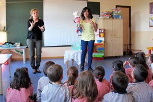 Los intérpretes de lengua de signos son fundamentales en todos los niveles educativos para las personas sordas. / DA