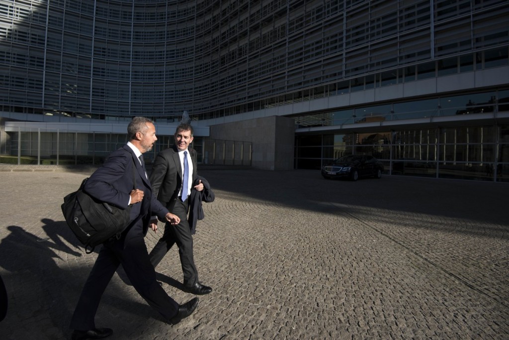 Fernando Clavijo, ante la sede de la Comisión Europea en Bruselas, en una imagen de archivo. / DA