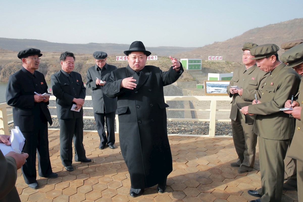 Kim Jong Un bailando un vals
