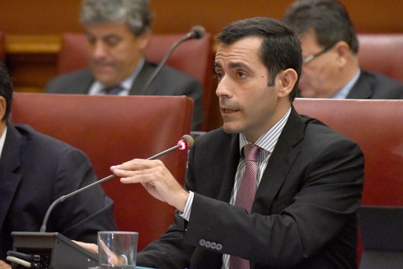 Juan José Martínez, concejal de Hacienda durante un pleno en Santa Cruz