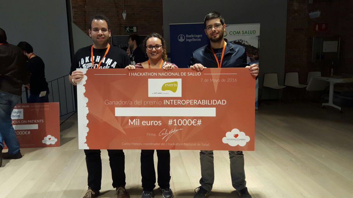 Representantes de la empresa durante la recepción del premio en Madrid. /DA