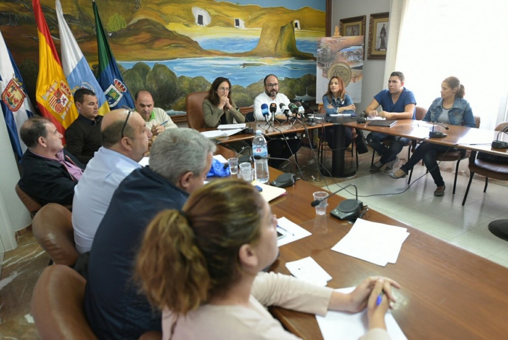 La reunión tuvo lugar en el salón de plenos del Ayuntamiento de Arico / DA