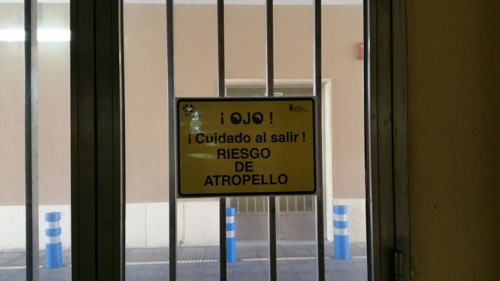 Una de las salidas de emergencia del Juan Carlos I. / DA