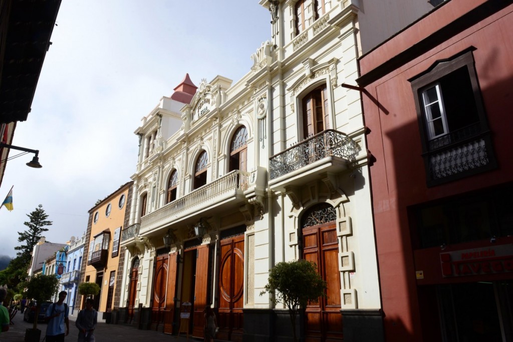 Fachada del Teatro Leal, en La Laguna. / Sergio Méndez