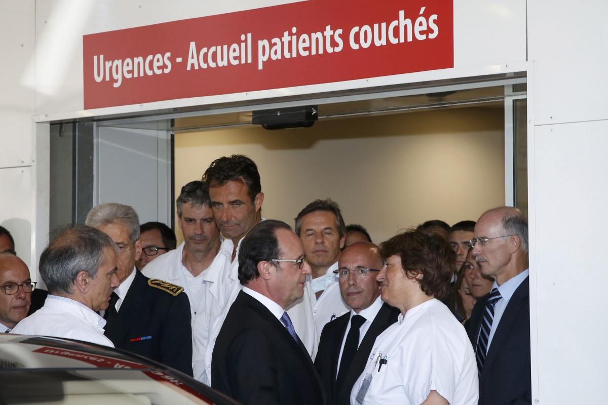 Hollande, visita un centro hospitalario donde se encuentran los heridos del ataque en Niza / FOTO: REUTERS