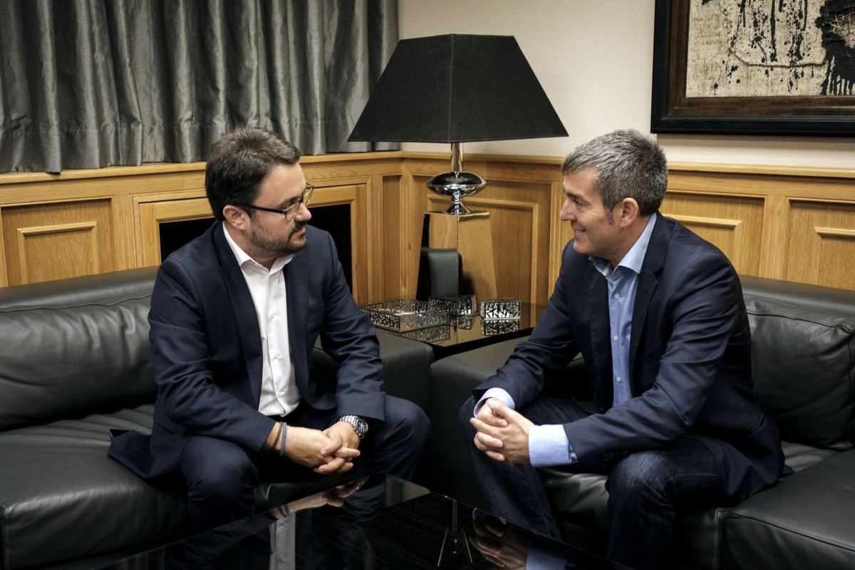 Clavijo y Antona, durante la reunión mantenida en la capital grancanaria. /  DA