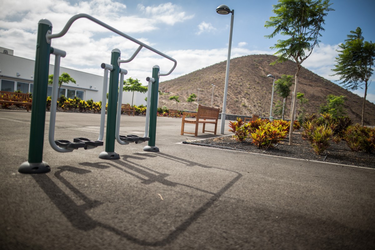 Área exterior de Terapia Ocupacional, donde los pacientes podrán realizar tareas de rehabilitación al aire libre. Andrés Gutiérrez
