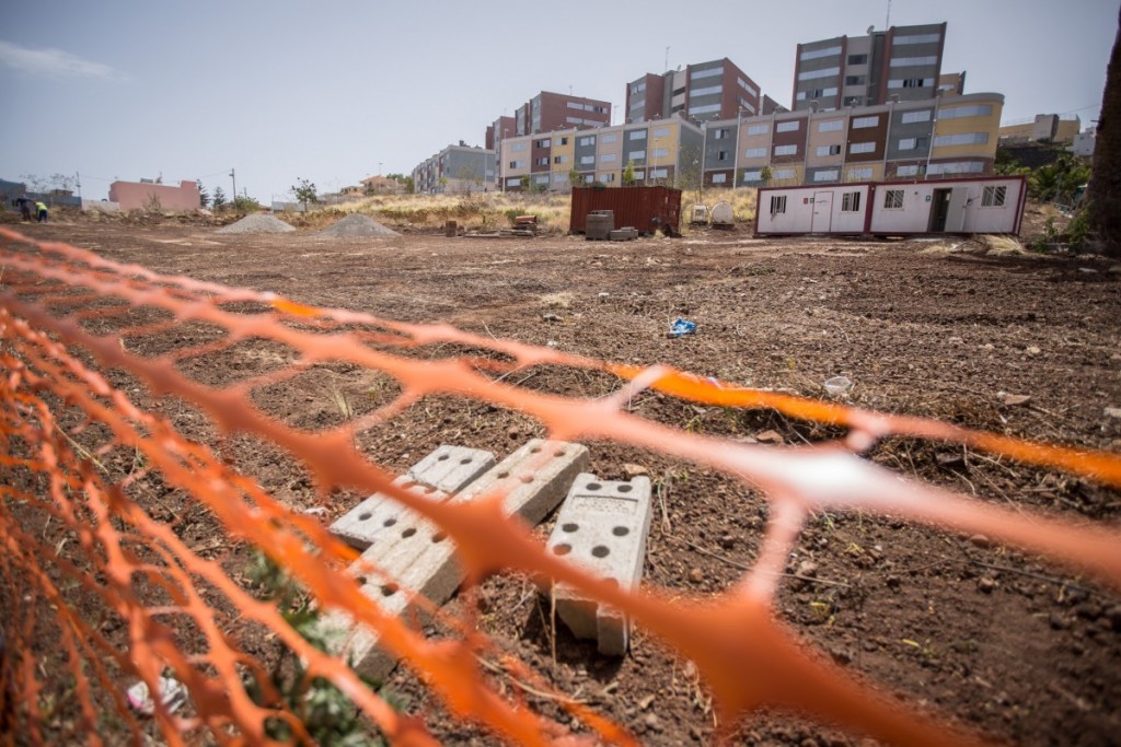 La empresa responsable de la urbanización ya ha comenzado a trabajar en Cuesta Piedra. / A. G.