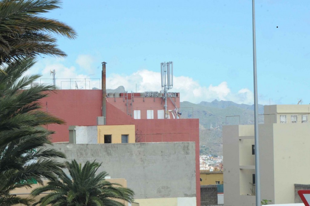 El Plan Especial de Antenas prevé sacar del centro de la ciudad los emisores de telefonía móvil. / DA