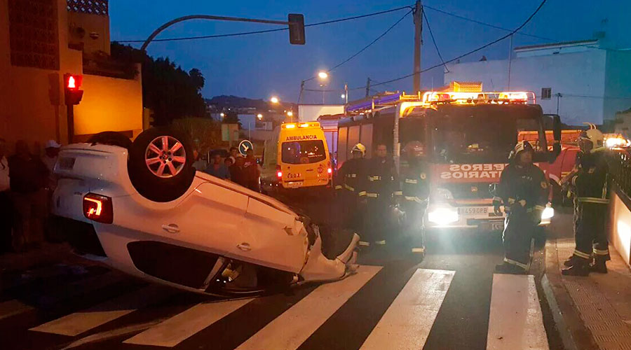 VUELCO COCHE EL SOBRADILLO