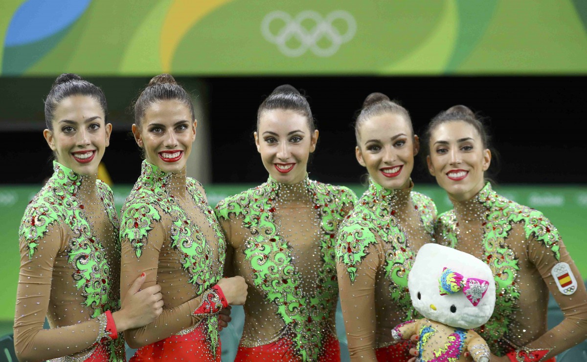 El equipo de España posa después de la puntación | FOTO: REUTERS/Mike Blake