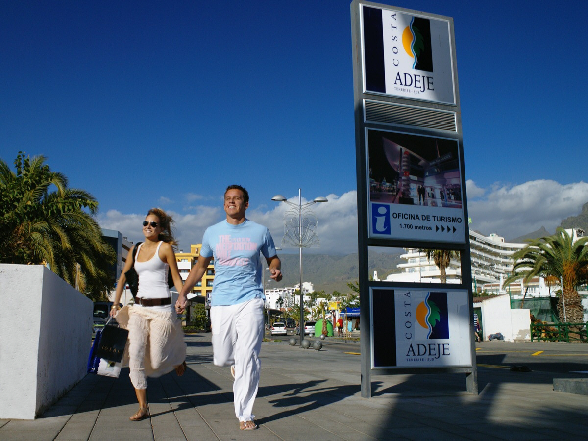 Se calcula que en Adeje existen alrededor de 4.000 empresas, incluyendo los hoteles en la zona turística. DA