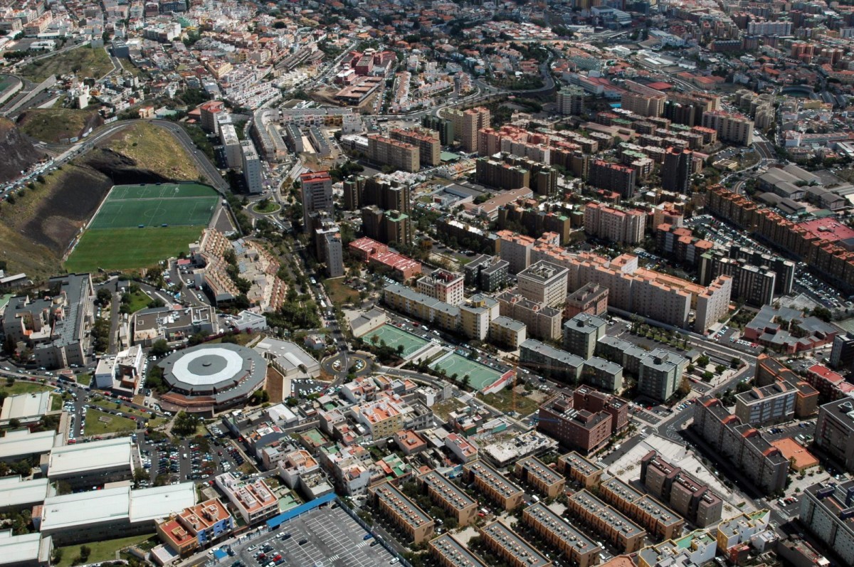 Vista aérea de la capital tinerfeña, el municipio más afectado por el fuera de ordenación en suelo urbano consolidado. / M. P.