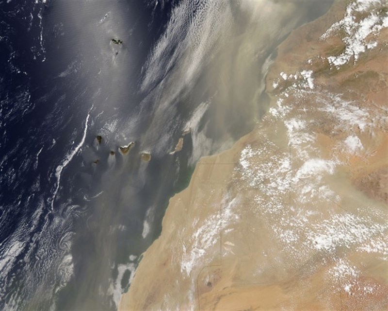 Imagen captada de la calima que atravesó el archipiélago. | NASA