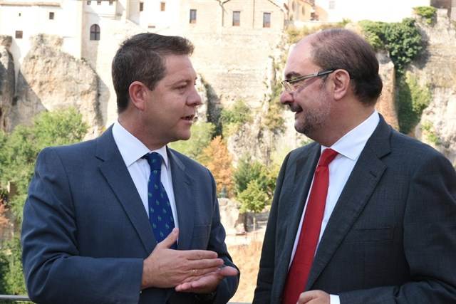 Emiliano García-Page y Javier Lambán, ayer en Cuenca. EP